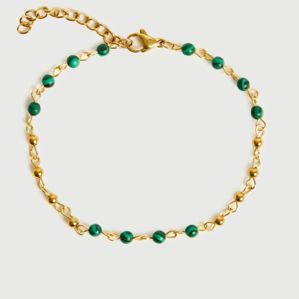Green beaded bracelet. Brand new. Never been worn.